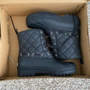 Size 6 Black insulated Sperry Boots